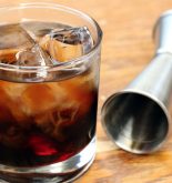 Instrucciones para preparar un auténtico cóctel Black Russian