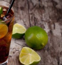 Modo de preparación del coctel Cuba libre