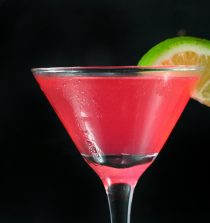Modo de preparación de un Cosmopolitan de melón