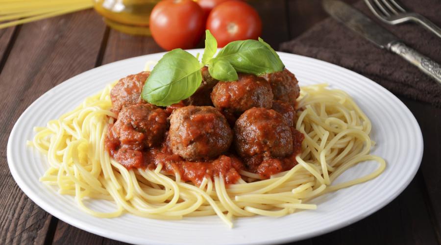 espaguetis con Albondigas de carne